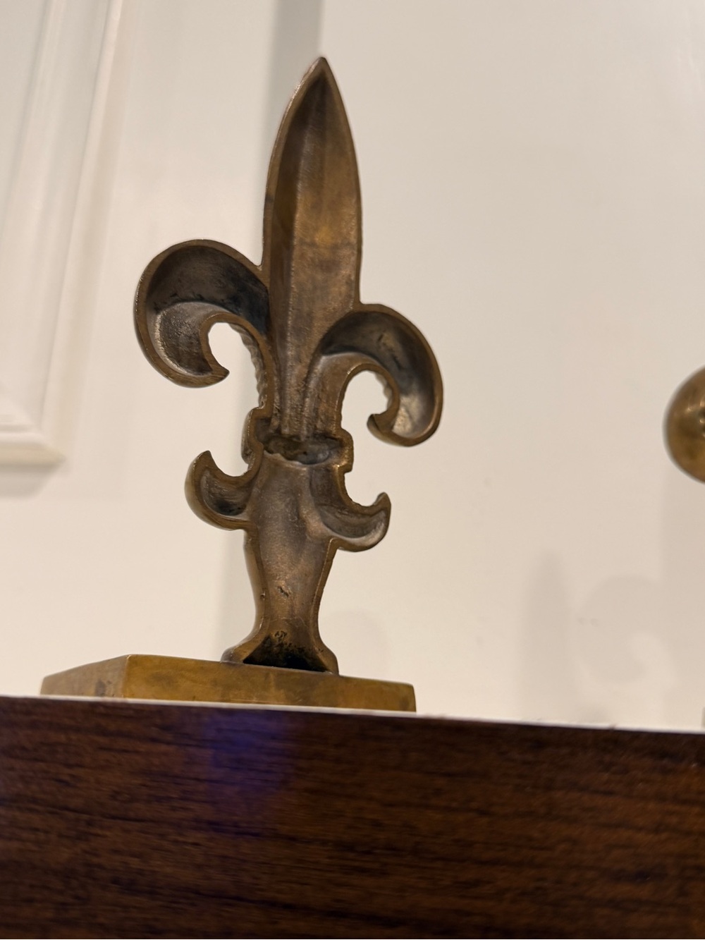 Vintage Solid Brass Fleur-de-Lis Bookends Heavy Decorative Pair 7.5” Tall - Picture 5 of 7